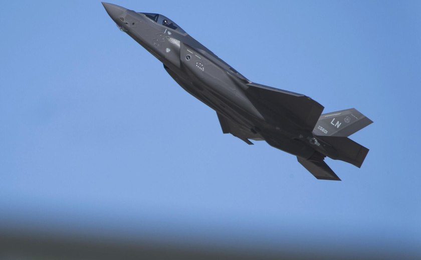 Lockheed Martin quer criar F-35 que pode voar sem piloto, mas há obstáculos, diz portal