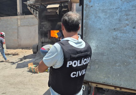 Polícia Civil incinera mais de uma tonelada de drogas apreendidas em Maceió