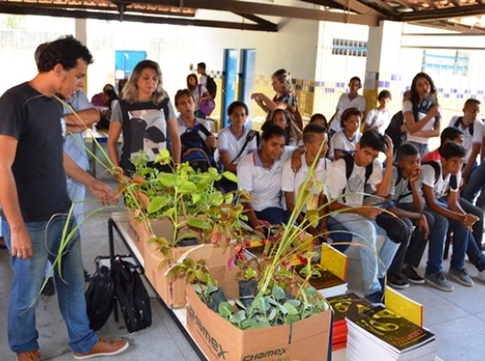 Sesau leva ações da Semana de Ciência e Tecnologia para a Escola Mário Broad