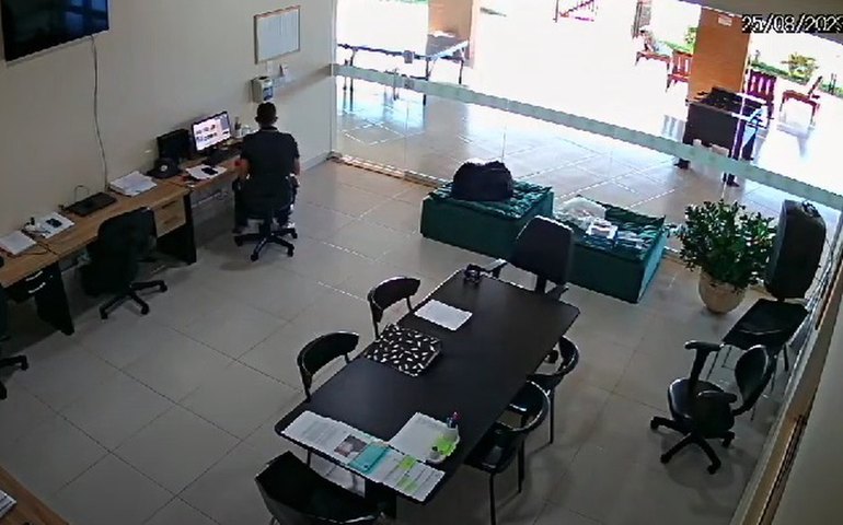 Câmera de segurança flagra momento do tremor de terra em Arapiraca; terremoto foi de magnitude 2.1