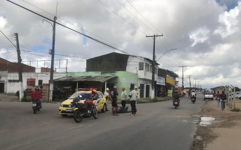  Ronda no Bairro atende ocorrência de atropelamento e invasão de carro a mercadinho no Benedito Bentes 