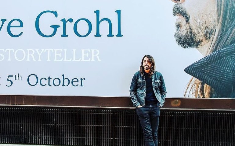 Dave Grohl alfineta Taylor Swift durante show do Foo Fighters: 'Tocamos de verdade'