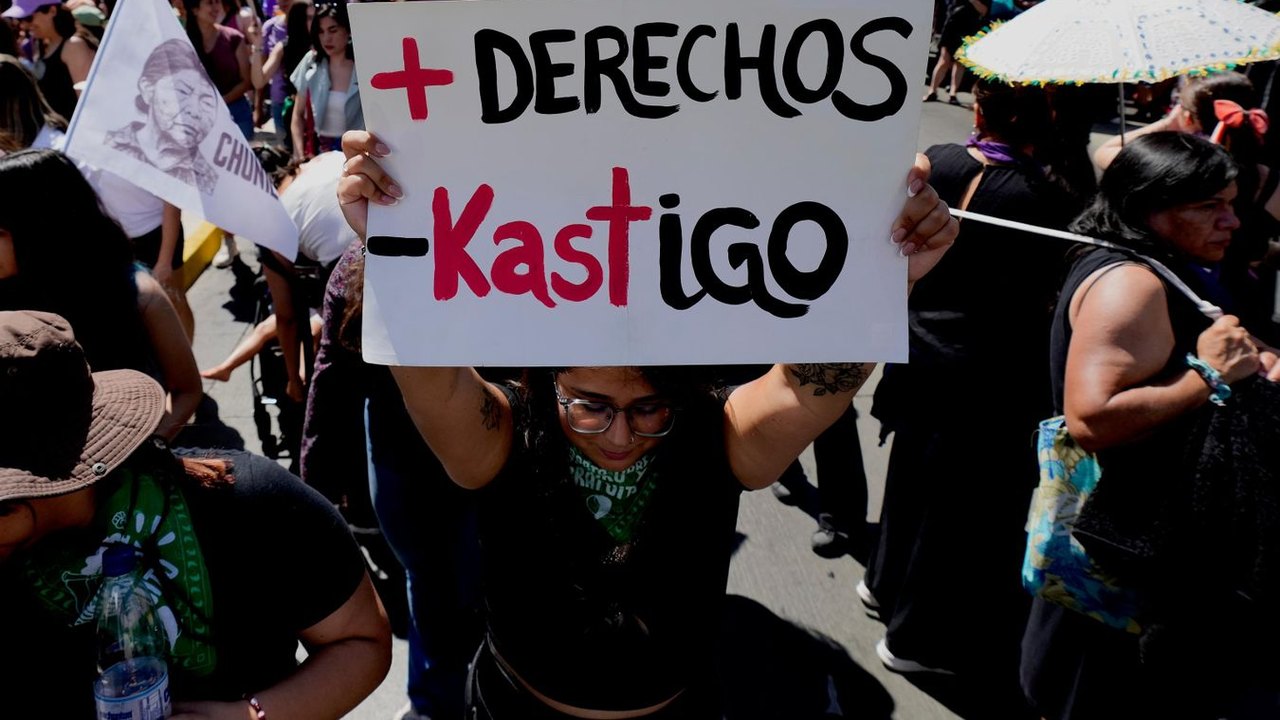 Análise: alta nos combustíveis leva o Chile da euforia à desilusão com ajuste fiscal de Kast