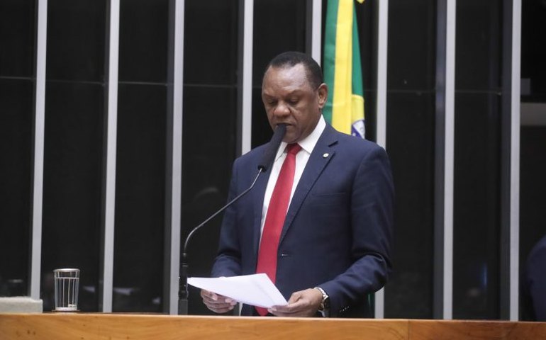 Câmara conclui discussão de projeto que revoga pontos desatualizados da CLT; votação fica para esta quarta