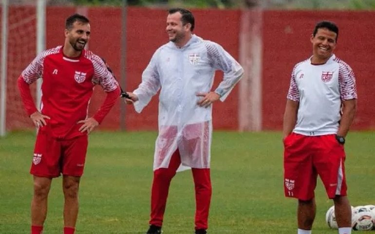 Daniel Paulista vai ter que improvisar na lateral-esquerda para jogo diante do Ceará