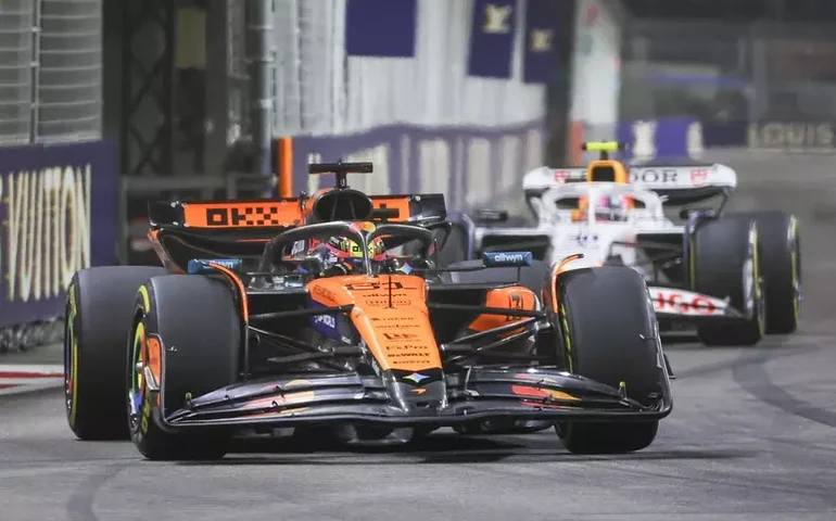 Piastri lidera TL2 em Singapura; Ferrari fica distante