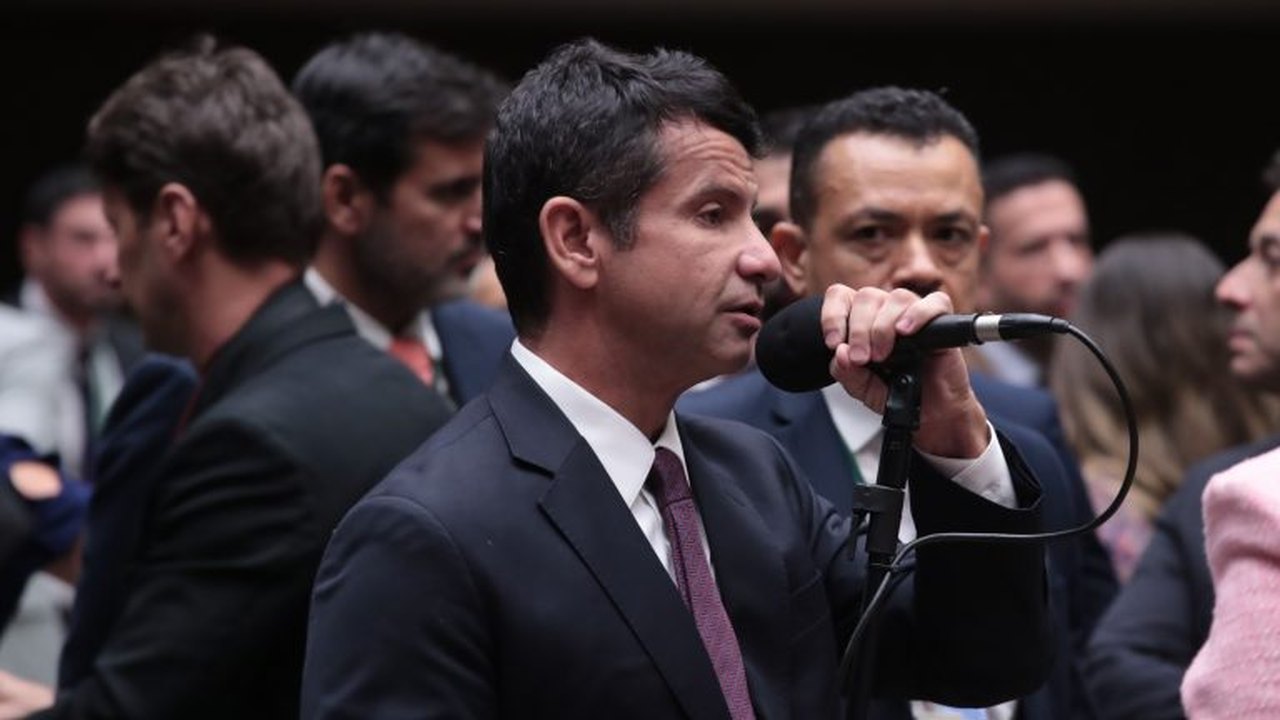 Câmara aprova proposta que proíbe veto a locação de imóvel para partido político