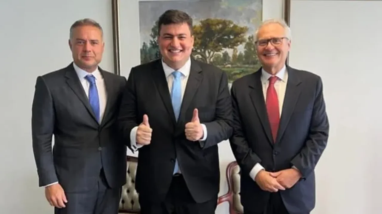 Carlos Gonçalves, em Brasília, acena com um “Tamojunto” para Renans Calheiros. E cadê GG?