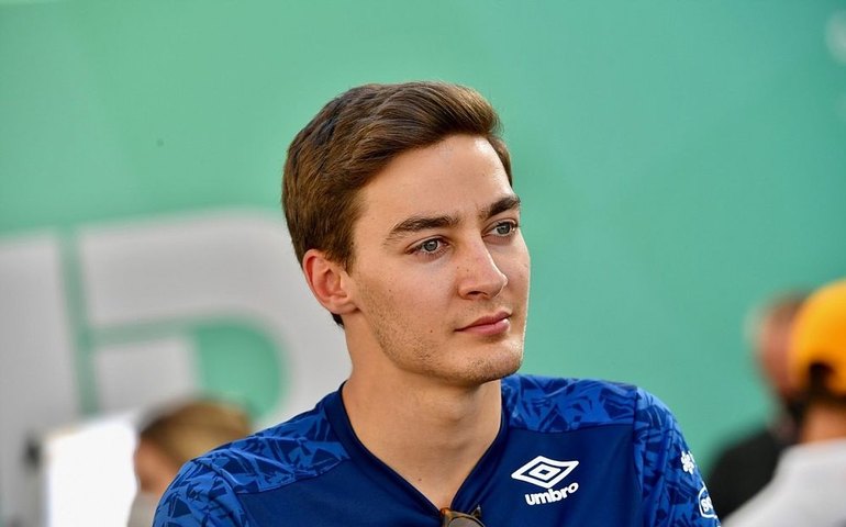 Russell admite ter ficado muito tempo na Williams antes de ir para a Mercedes