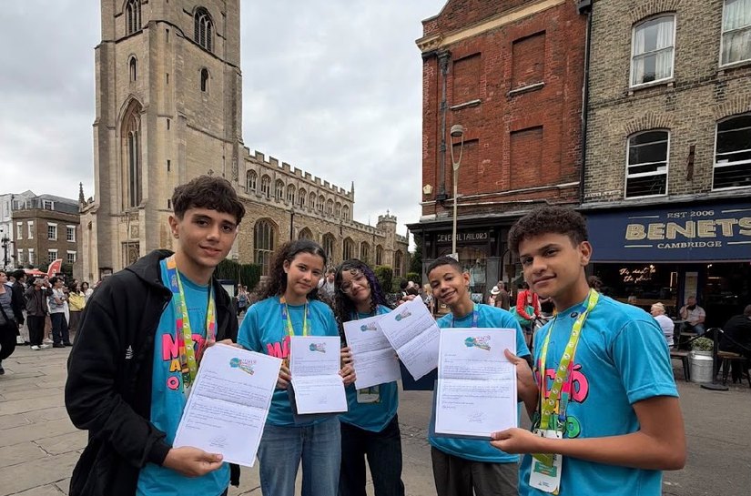 Maceió Abraça o Mundo: estudantes da rede municipal recebem cartas do prefeito Rodrigo Cunha na Inglaterra