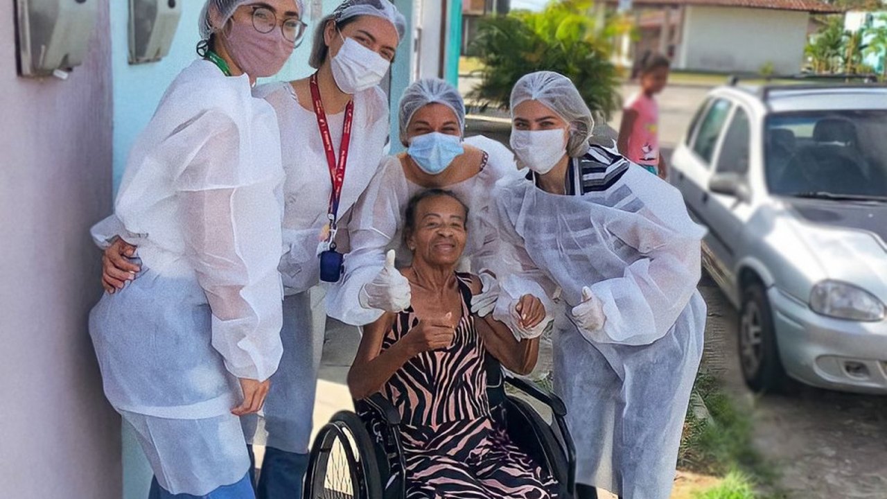 Equipe de profissionais do PADI registra avanço em tratamento de paciente idosa
