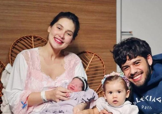 Virgínia e Zé Felipe publicam primeira foto com família completa