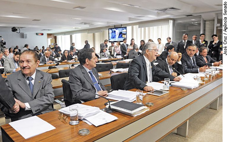 Senado aprova fim de doações de empresas a partidos políticos e candidatos