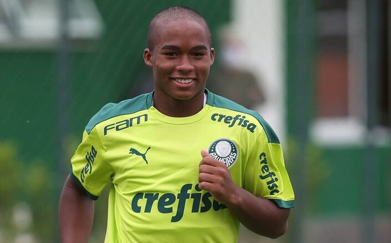 Endrick assina 1º contrato profissional no Palmeiras e avisa: ‘Quero sempre mais’