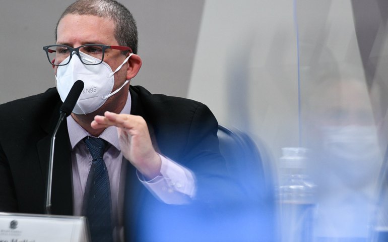 Hallal: estudo sobre covid-19 por cor da pele e etnia foi censurado no Planalto