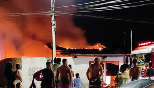 Homem é preso após ameaçar esposa e atear fogo em casa na Zona Sul de Aracaju / Foto: Foto: Portal A8SE/Reprodução