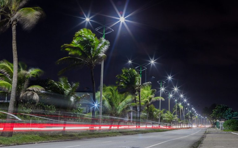 Avenida Assis Chateaubriand se transforma com iluminação em Led