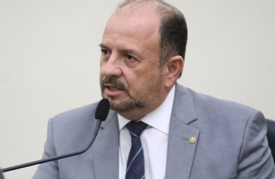 Antonio Albuquerque apresenta projeto exigindo transparência sobre uso de produtos que imitam queijo
