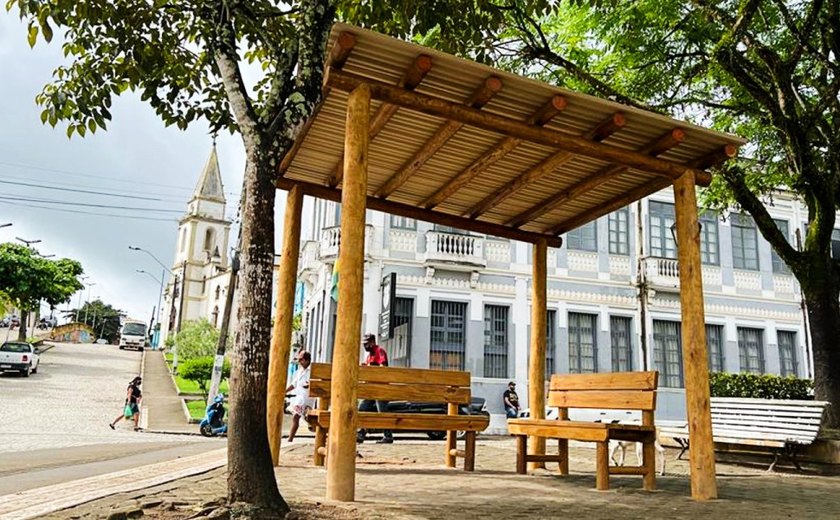 Prefeitura instala pontos para abrigar mototaxistas em Viçosa