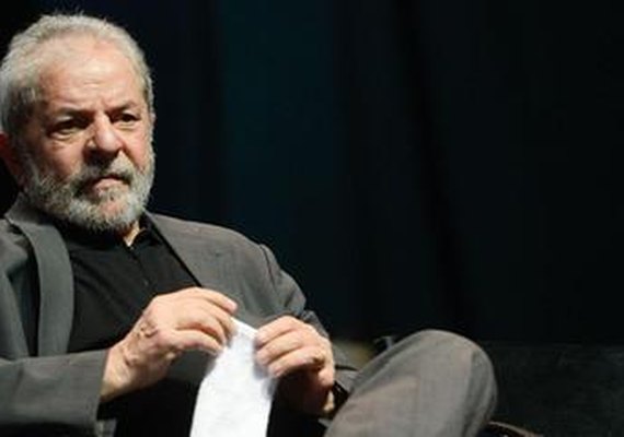 Lula dá entrada em hospital e descobre inflamação na garganta