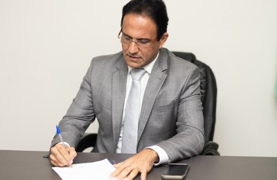 Deputado Mesaque Padilha solicita à Sesau a criação de centros regionais de atendimento à endometriose em Alagoas