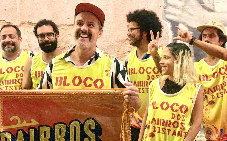 Wado e o Bloco dos Bairros Distantes encerram carnaval de Maceió com apresentação na noite de Quarta-feira de Cinzas, em Jaraguá