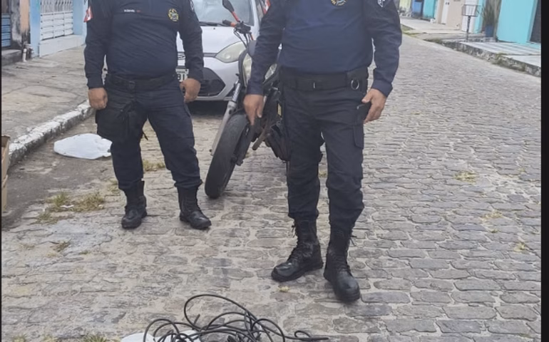 Novo furto na iluminação de Natal é frustrado e Guarda Patrimonial recupera fios da Praça Clementino do Monte