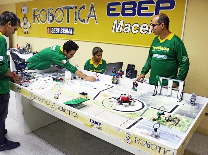 Equipe de robótica da rede Sesi/Senai segue dia 23 para torneio na Dinamarca