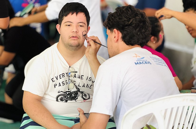 Servidores da Alurb desenvolvem atividades em instituto que atende pessoas com Down