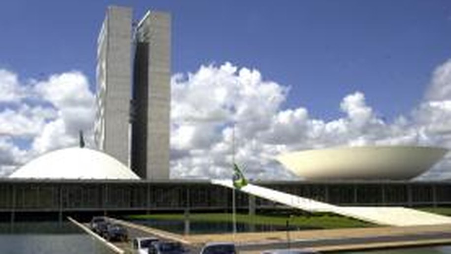 Com recesso, pedido de cassação de Cunha e impeachment ficam para agosto