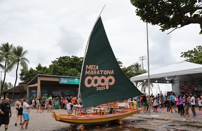 Unimed Maceió promove saúde e bem-estar na Meia Maratona Coop 2025
