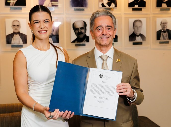 Permuta: Presidente do TJAL empossa juíza Juliana Accioly