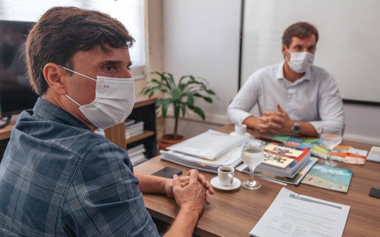 Sedetur entrega guia turístico de bolso de Marechal Deodoro
