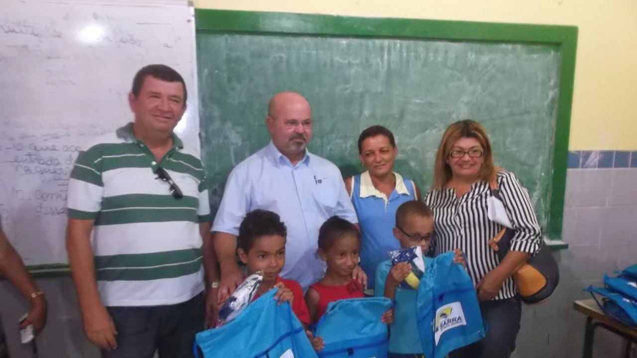 Prefeitura de Barra de Santo Antônio investe na educação e entrega Kit de Material Escolar