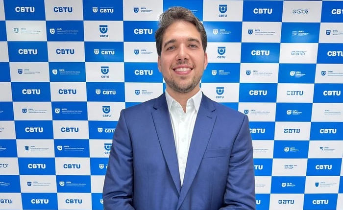 Max Ferreira é filho do prefeito de Limoeiro de Anadia, Marlan Ferreira Max Ferreira é filho do prefeito de Limoeiro de Anadia, Marlan Ferreira