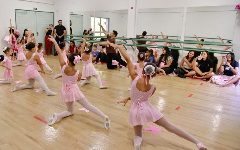 Alunos da Escola de Artes põem na prática o que aprenderam em sala de aula durante projeto “Aulas Abertas”