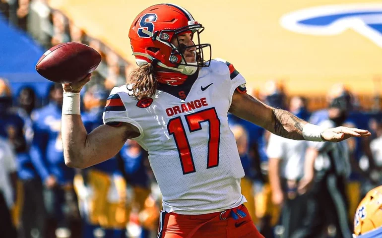 Ex-jogador de futebol americano morre aos 28 anos e deixa noiva semanas após pedido de casamento