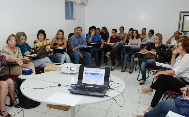 Diretora-geral da OMS chega hoje ao Brasil para discutir combate ao Zika