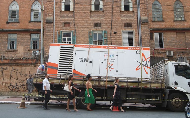 Prefeitos da Grande São Paulo rejeitam renovação de concessão da Enel