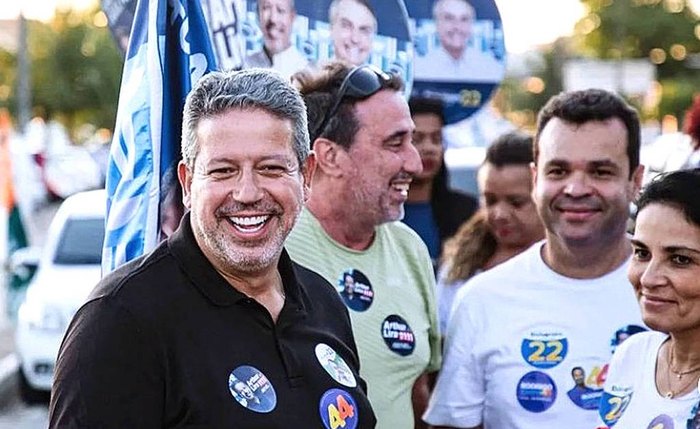 Arthur Lira e seu assessor Luciano Cavalcante (de branco) em evento em Alagoas em outubro de 2022