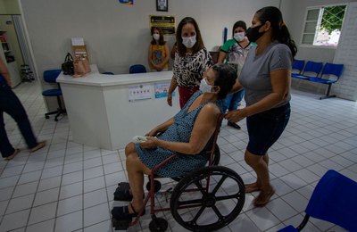 Christiane Bulhões entrega 9 cadeiras de rodas no Dia de Luta da Pessoa com Deficiência