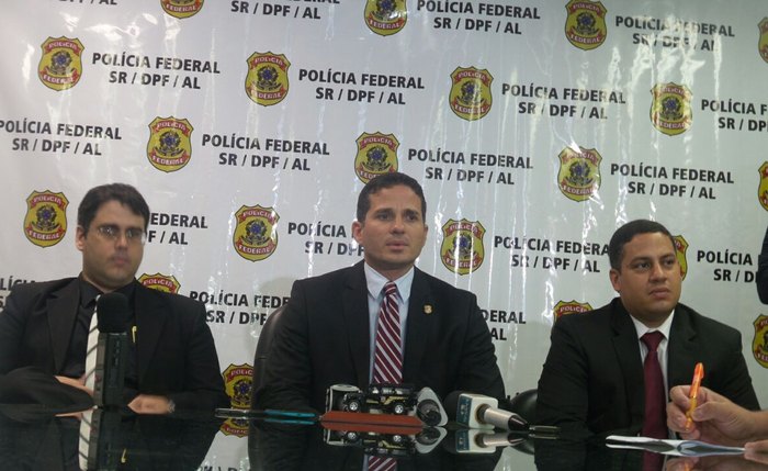 Superintendente da PF (C) e delegados falam sobre Operação Cabala/ Foto: José Fernando Martins Superintendente da PF (C) e delegados falam sobre Operação Cabala/ Foto: José Fernando Martins