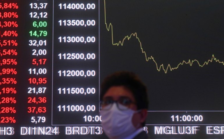 Bolsa tem pior mês desde 2023, e dólar sobe 1,82% em maio