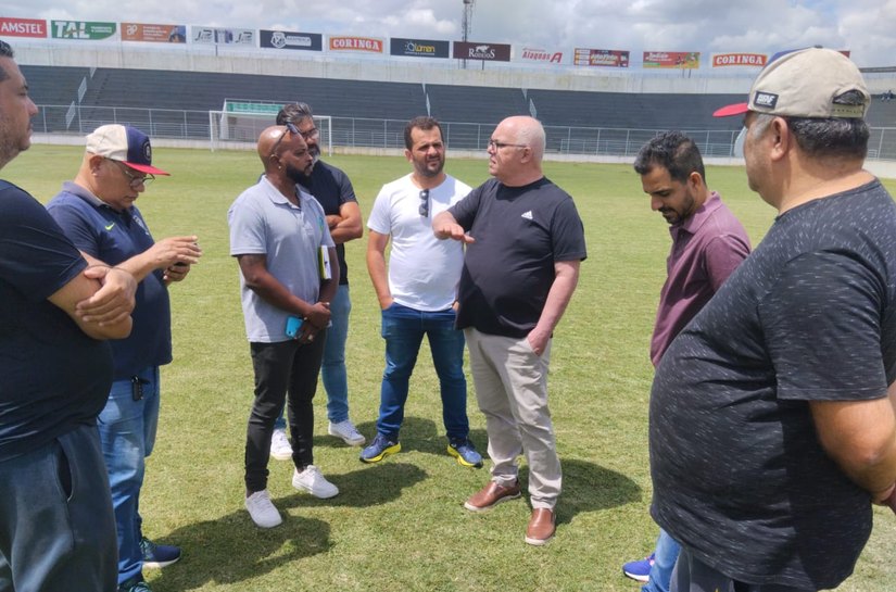 Secretário de Esporte acompanha inspeção técnica da FAF no Municipal de Arapiraca
