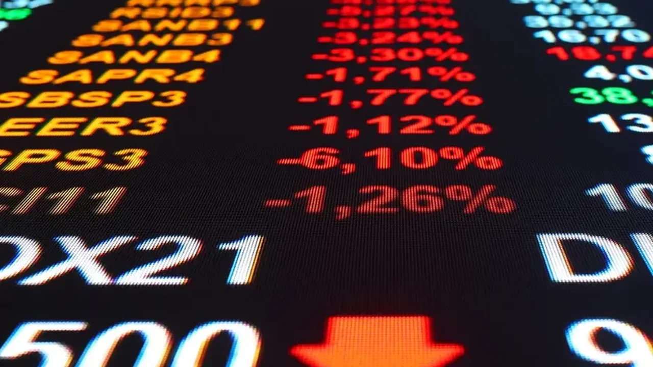 Ibovespa destoa de NY e recua com incertezas sobre Copom e fluxo para ações de IA