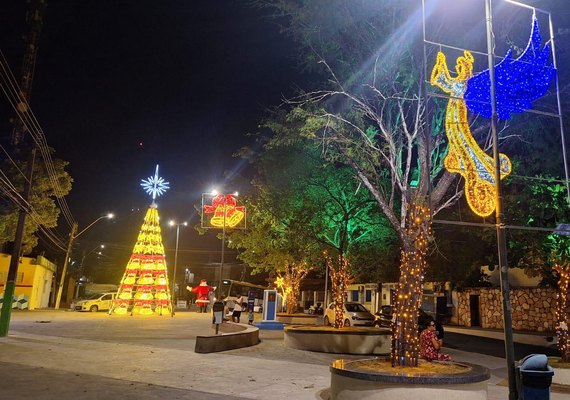 Ilumina instala decoração natalina na Jatiúca e em Ipioca