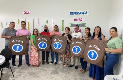 Prefeita Tainá Veiga inicia entrega dos kits de educação física às escolas da rede de Lagoa da Canoa