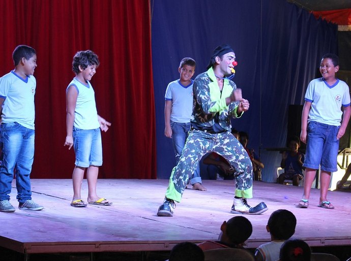 Prefeitura de Porto Calvo leva estudantes ao circo