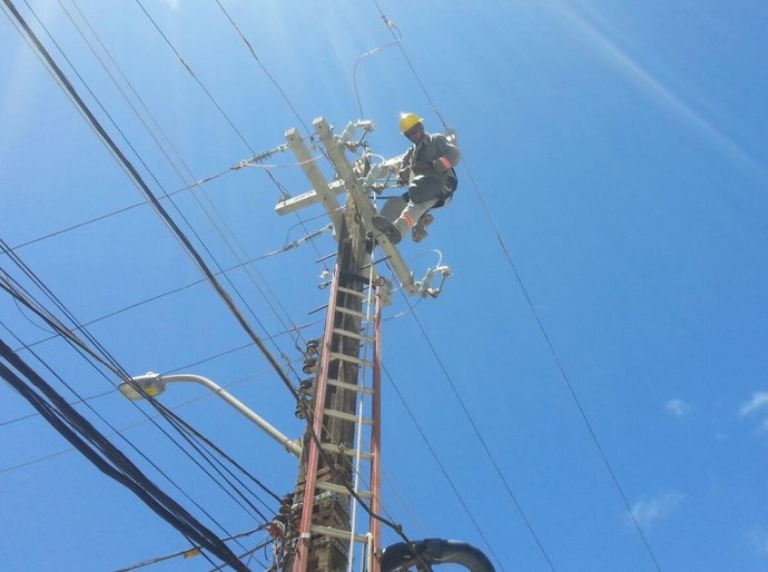 Eletrobras realiza demonstração de segurança para trabalho em altura