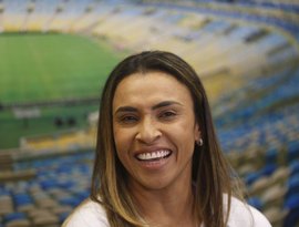 Com Marta como embaixadora, Tesouro quer atrair mais investidores
